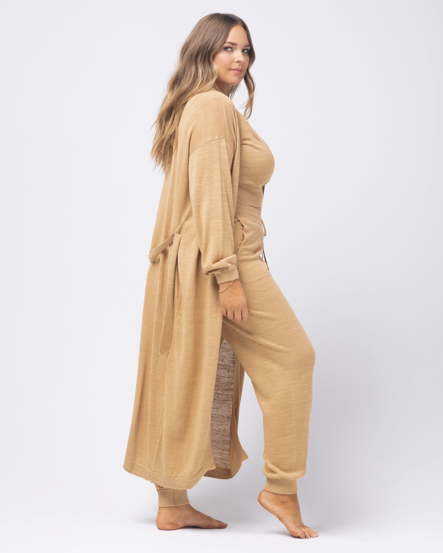 Azores Duster Toffee | Model: Ali (size: XL)