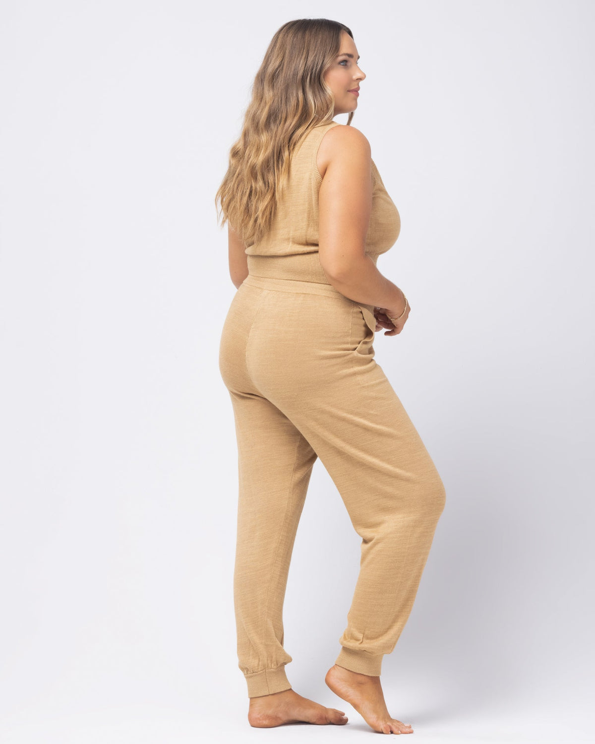 Azores Pant Toffee | Model: Ali (size: XL)