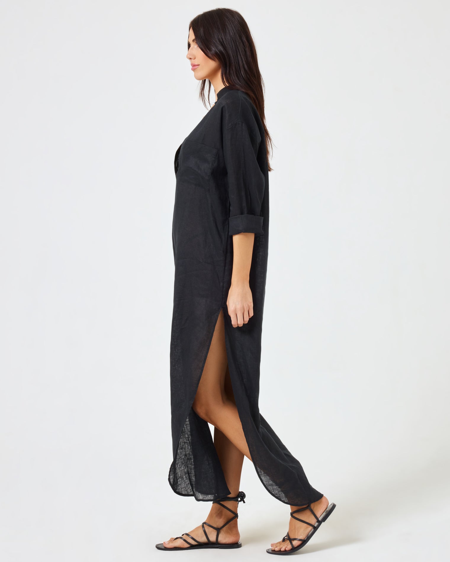 Capistrano Tunic - Black Side view of a model walking in the LSPACE Capistrano Tunic in black linen.