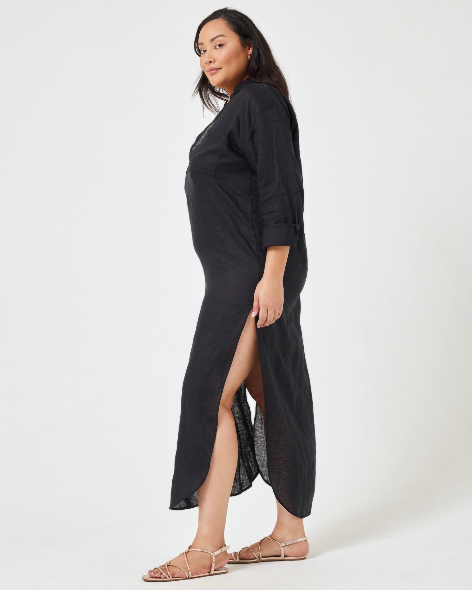 Capistrano Tunic - Black Side view of a model wearing the LSPACE Capistrano Tunic in black linen.