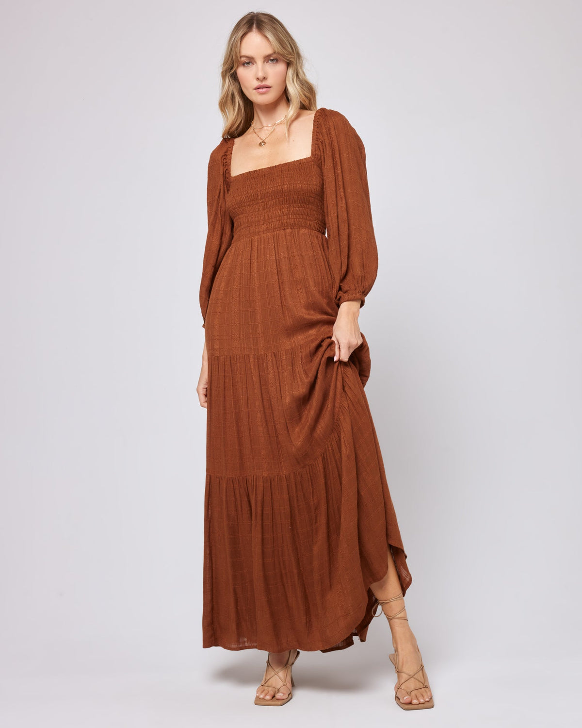 Dakota Dress - Coffee Coffee | Model: Lura (size: S) | https://cdn.shopify.com/videos/c/o/v/99195bbdd09847e893bca66de012ee51.mp4