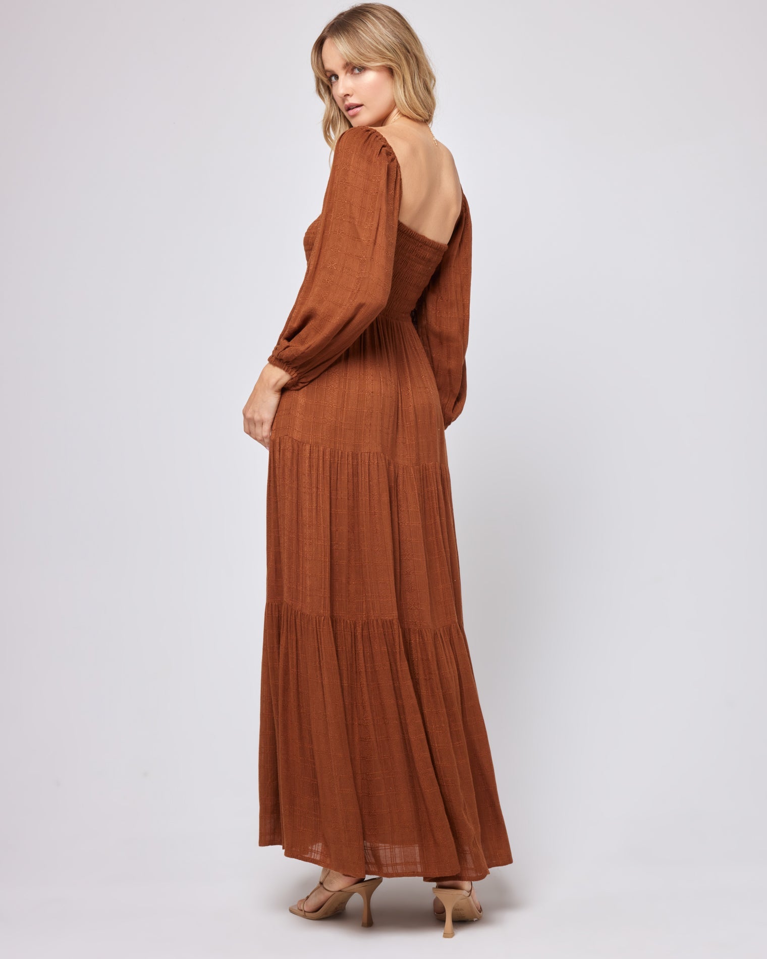 Dakota Dress - Coffee Coffee | Model: Lura (size: S)