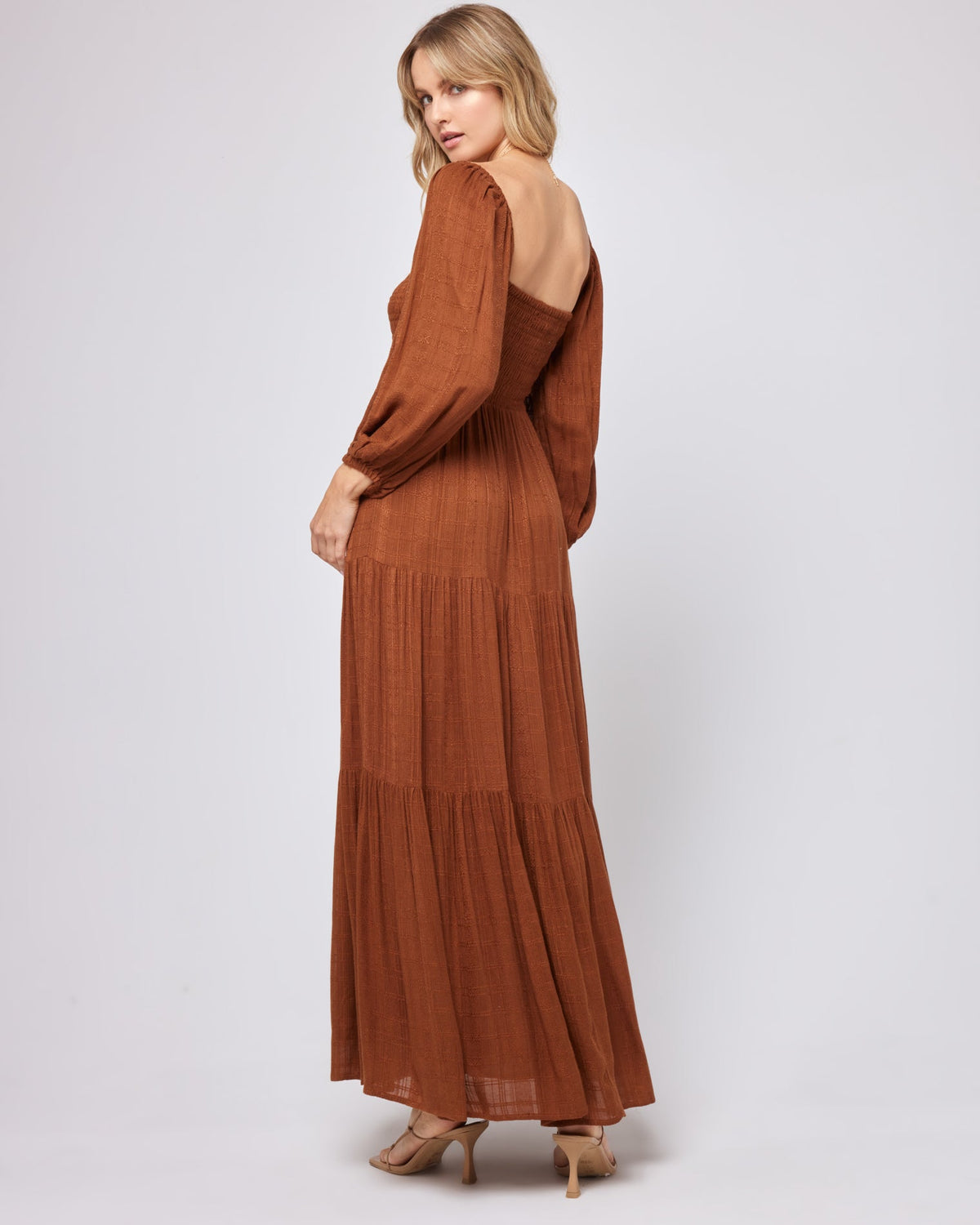 Dakota Dress - Coffee Coffee | Model: Lura (size: S)