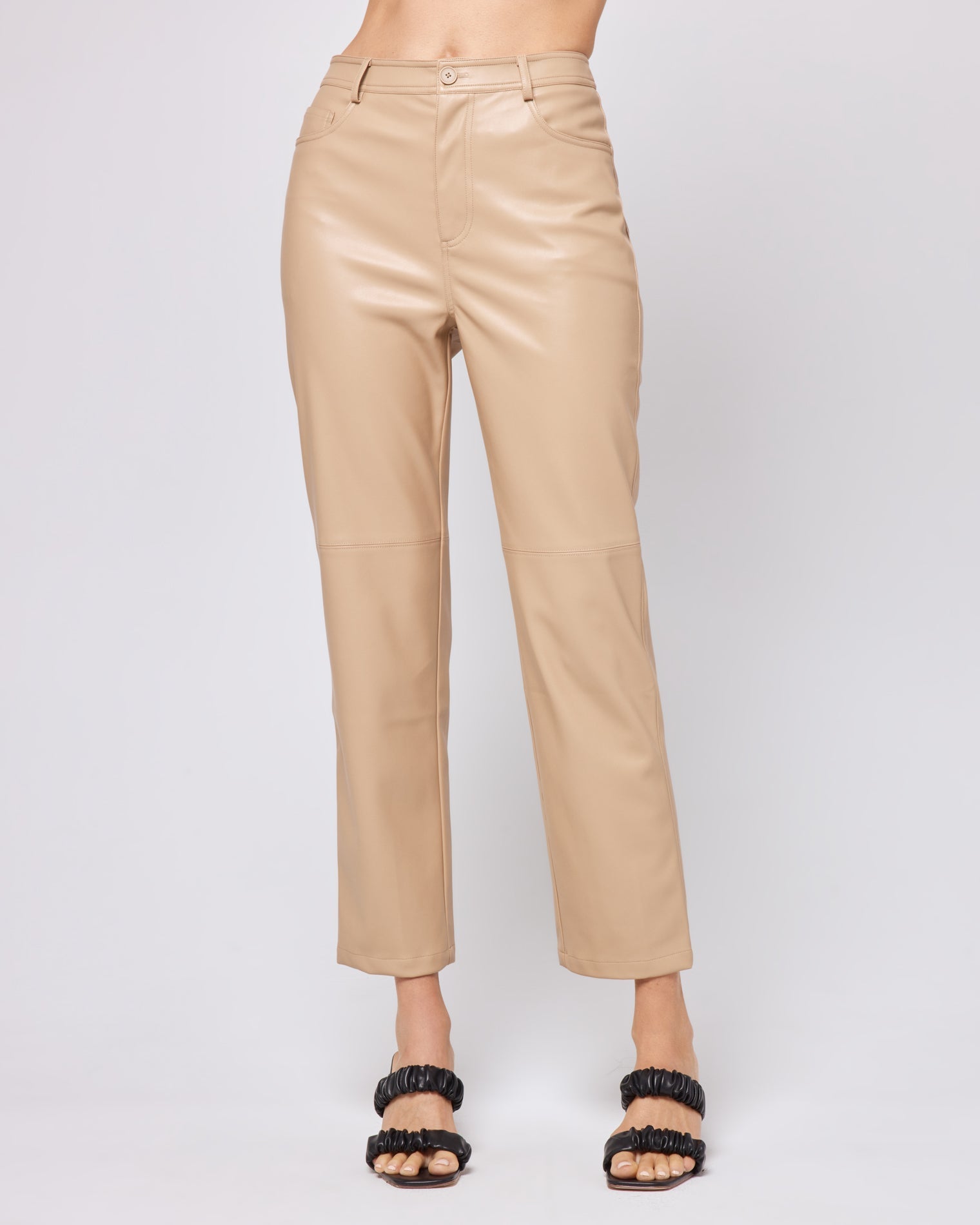 Quincey Pant Latte | Model: Lura (size: S)