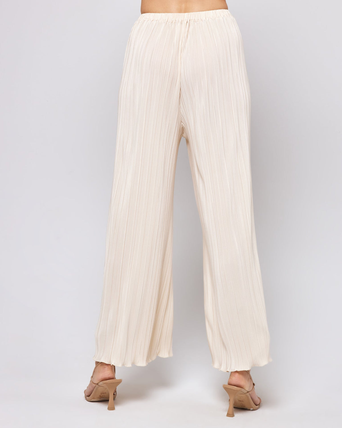 Hazel Pant - Tapioca Tapioca | Model: Lura (size: S)