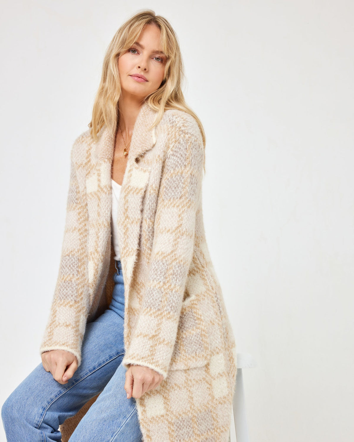 Hygge Coat Sweater Weather Plaid | Model: Lura (size: S)