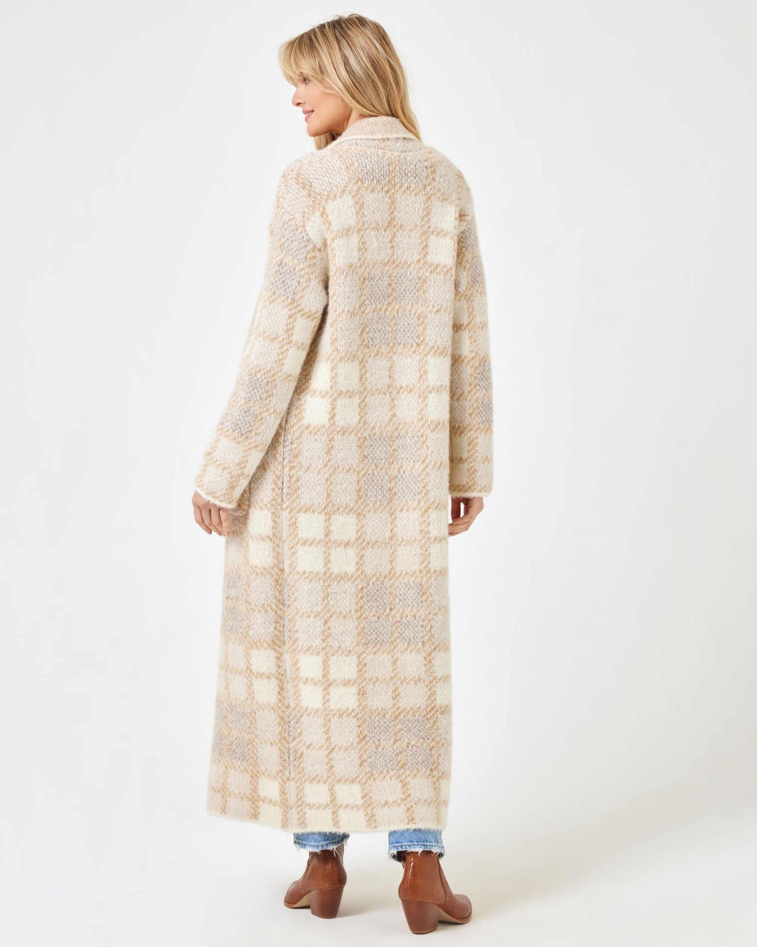 Hygge Coat Sweater Weather Plaid | Model: Lura (size: S)