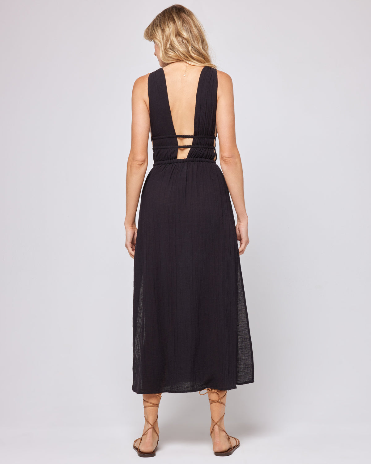 Kira Cover-Up Black | Model: Lura (size: S)