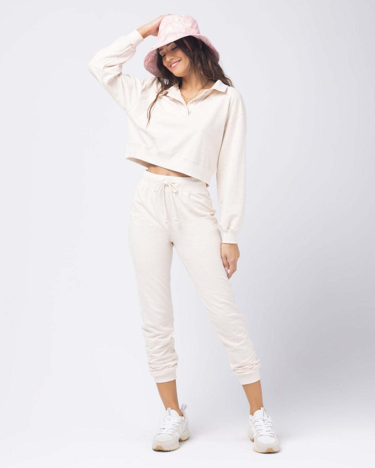 Livin Is Easy Pullover Tapioca | Model: Daniela (size: S) | Hover