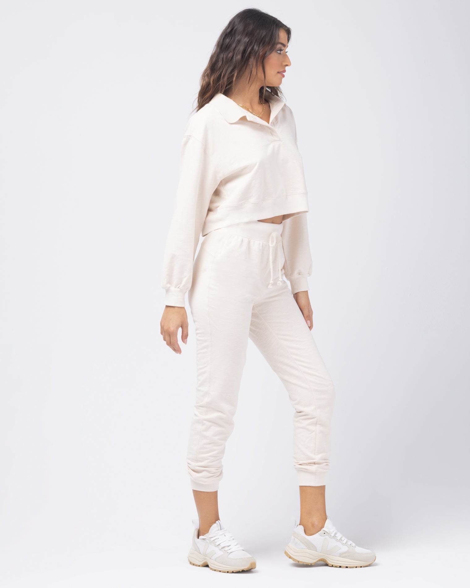 Livin Is Easy Pullover Tapioca | Model: Daniela (size: S)