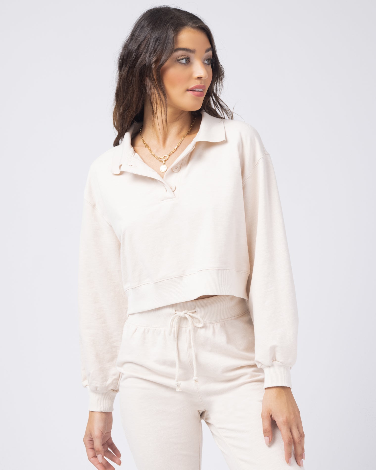 Livin Is Easy Pullover Tapioca | Model: Daniela (size: S)