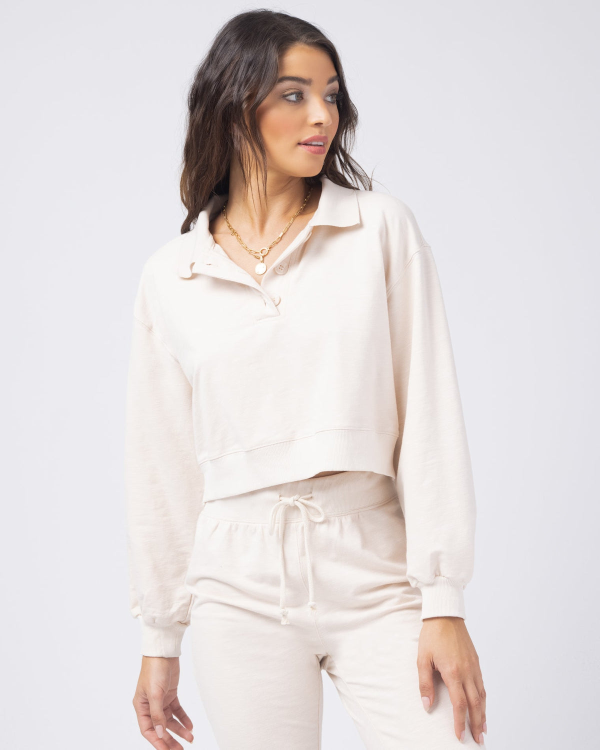 Livin Is Easy Pullover Tapioca | Model: Daniela (size: S)