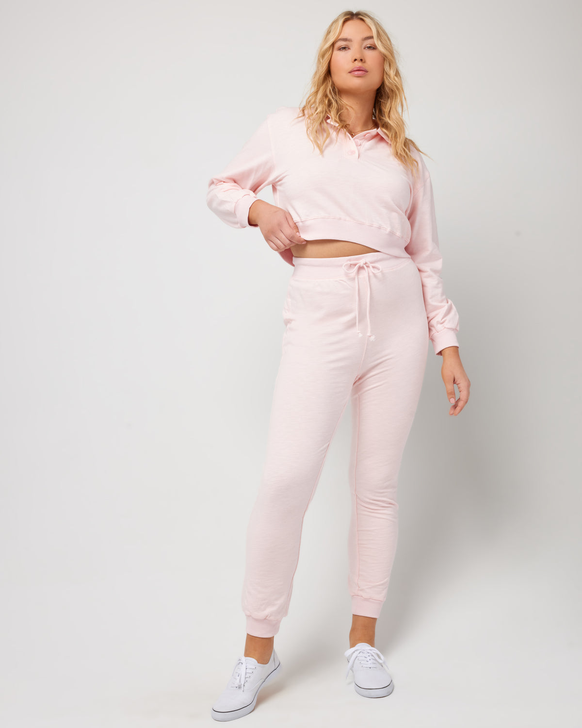 Livin Is Easy Pullover Rose Quartz | Model: Sydney (size: XL)