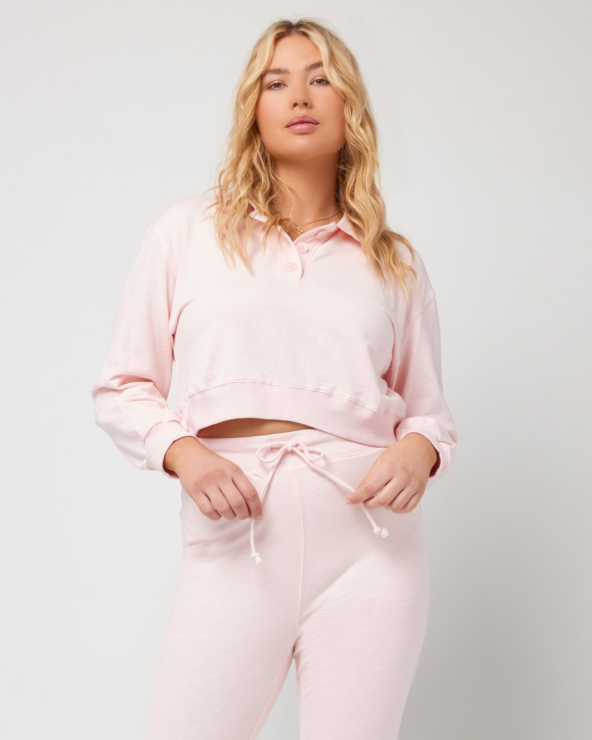 Livin Is Easy Pullover Rose Quartz | Model: Sydney (size: XL)