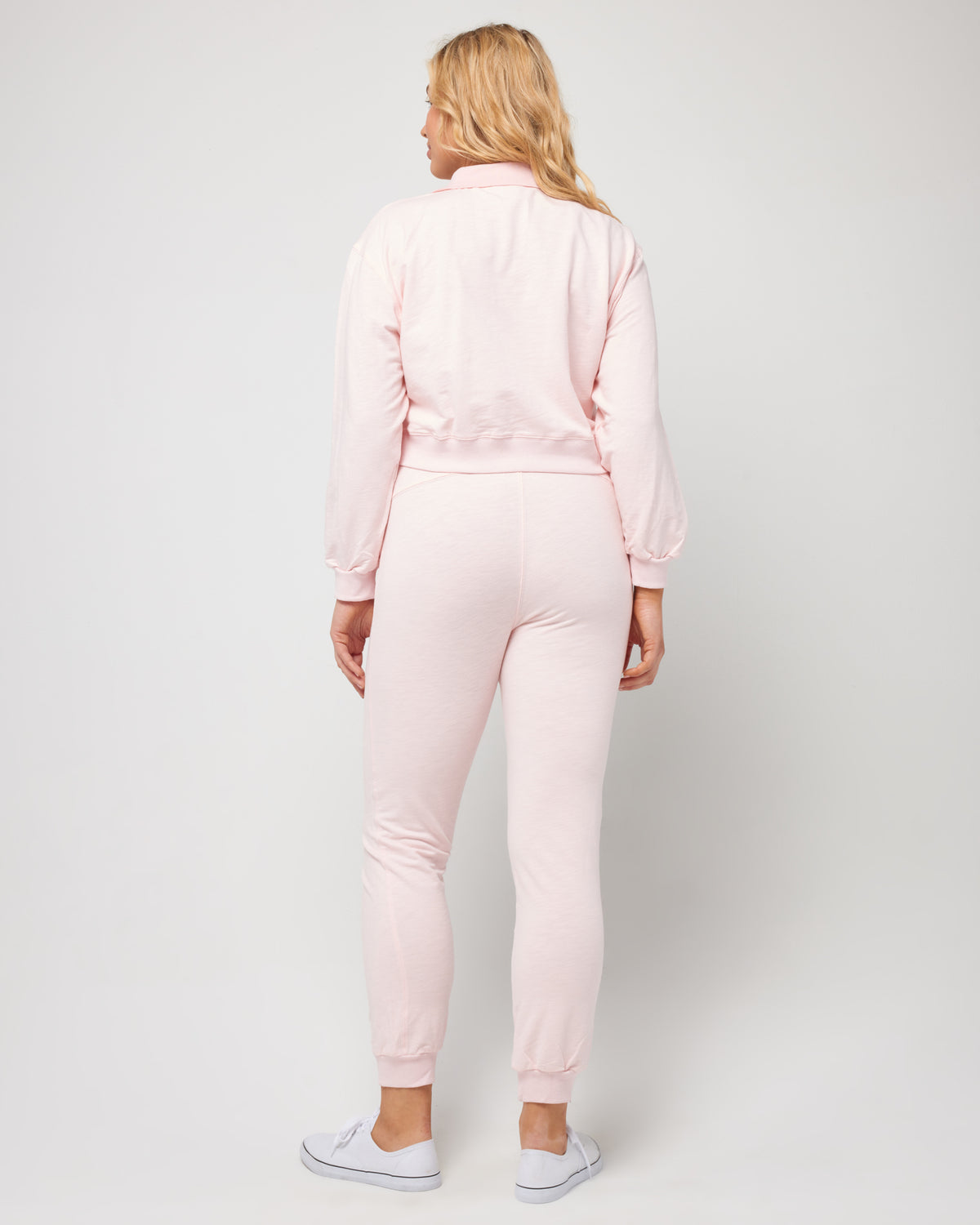 Livin Is Easy Pullover Rose Quartz | Model: Sydney (size: XL)