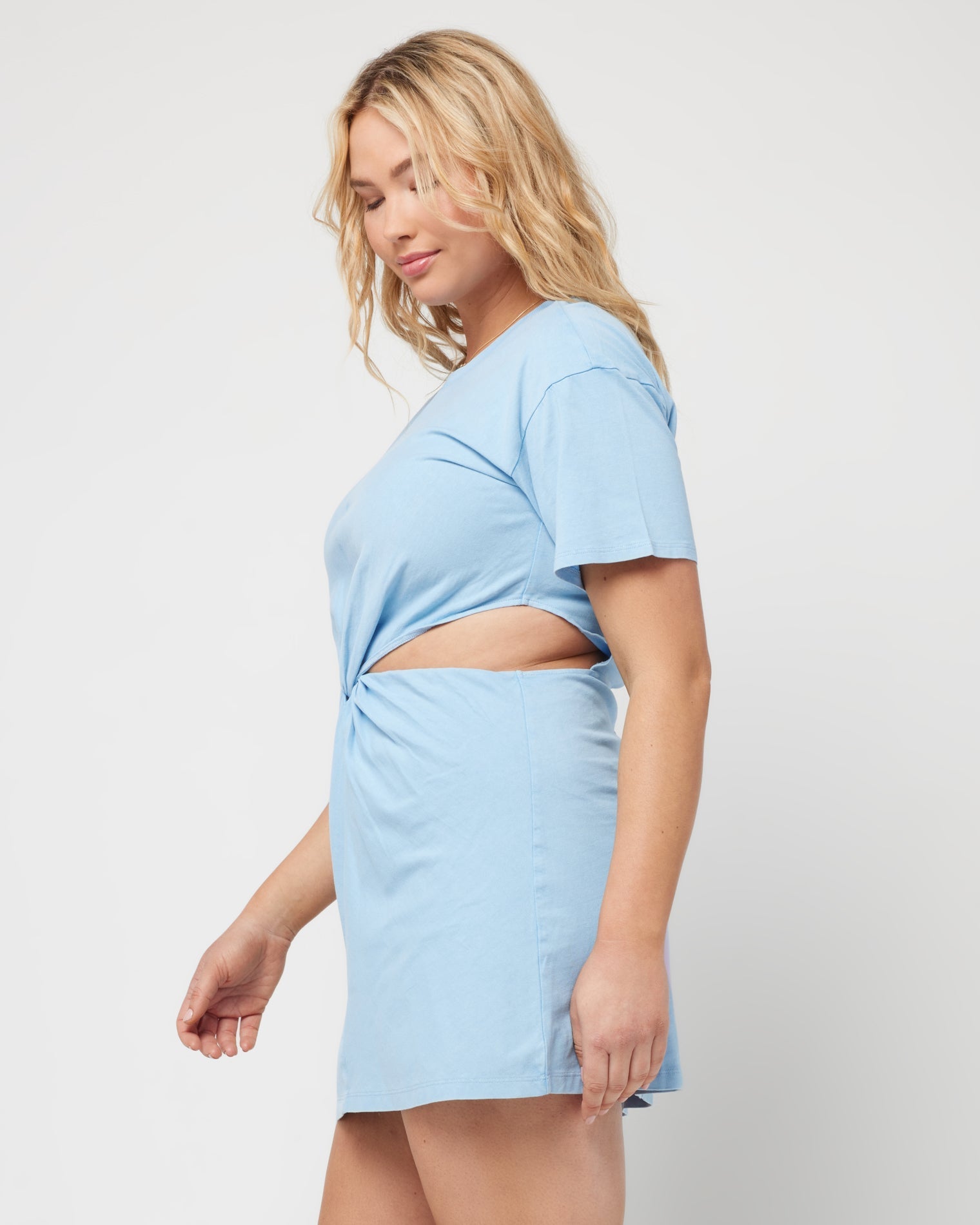 Lost Winds Dress Aura | Model: Sydney (size: XL)