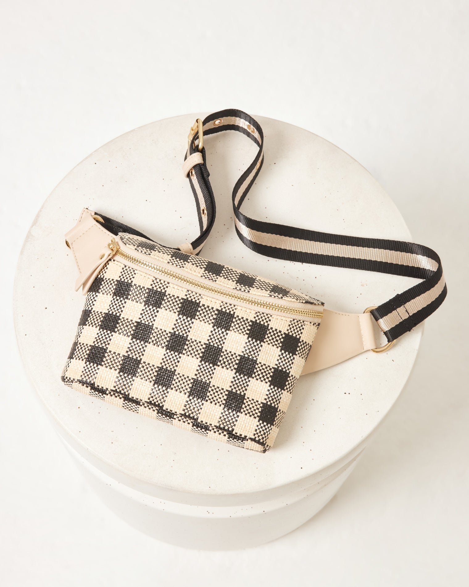 Shop Aesthetic & Versatile Waist Bags Online