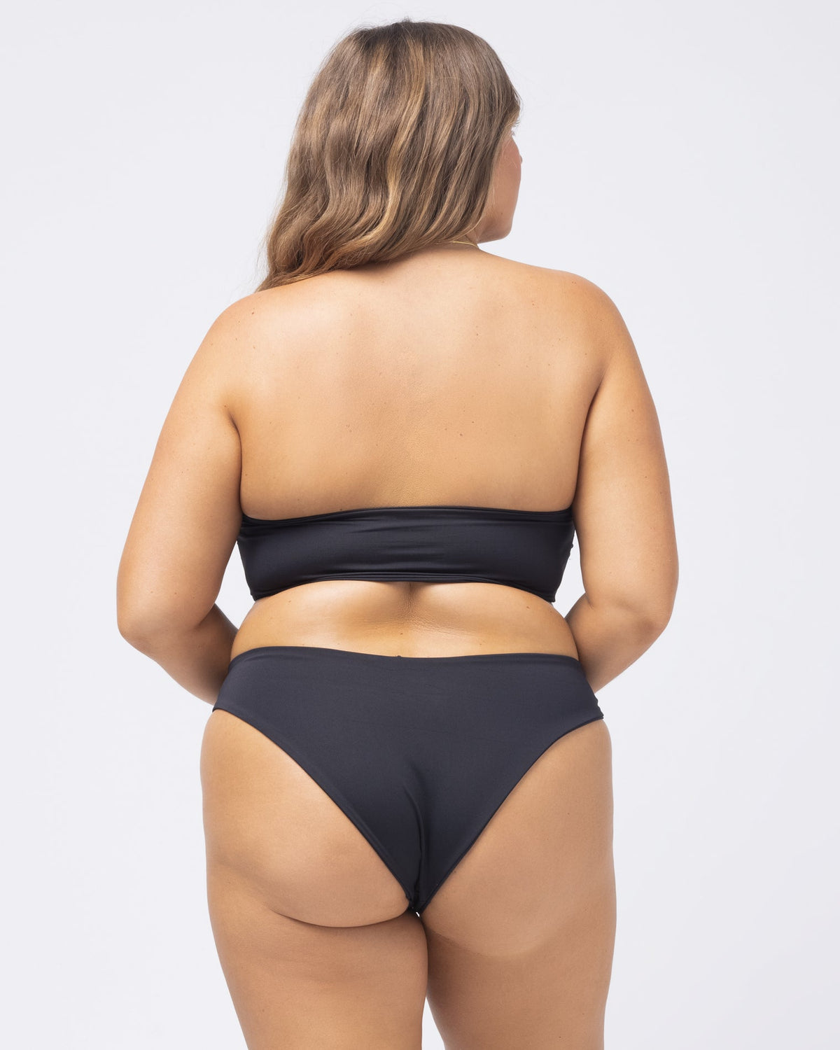 Dawn Bikini Top Black | Model: Ali (size: XL)