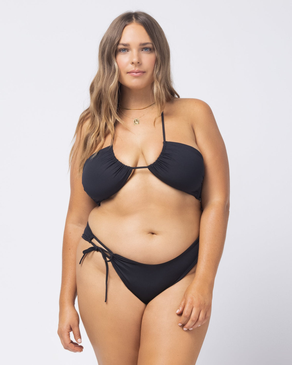 Dawn Bikini Top Black | Model: Ali (size: XL)