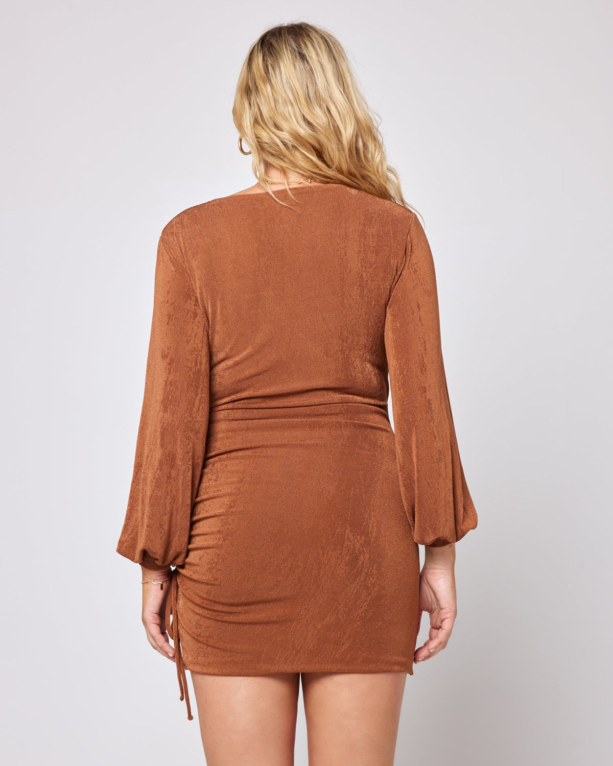 Melissa Dress Coffee | Model: Sydney (size: XL)