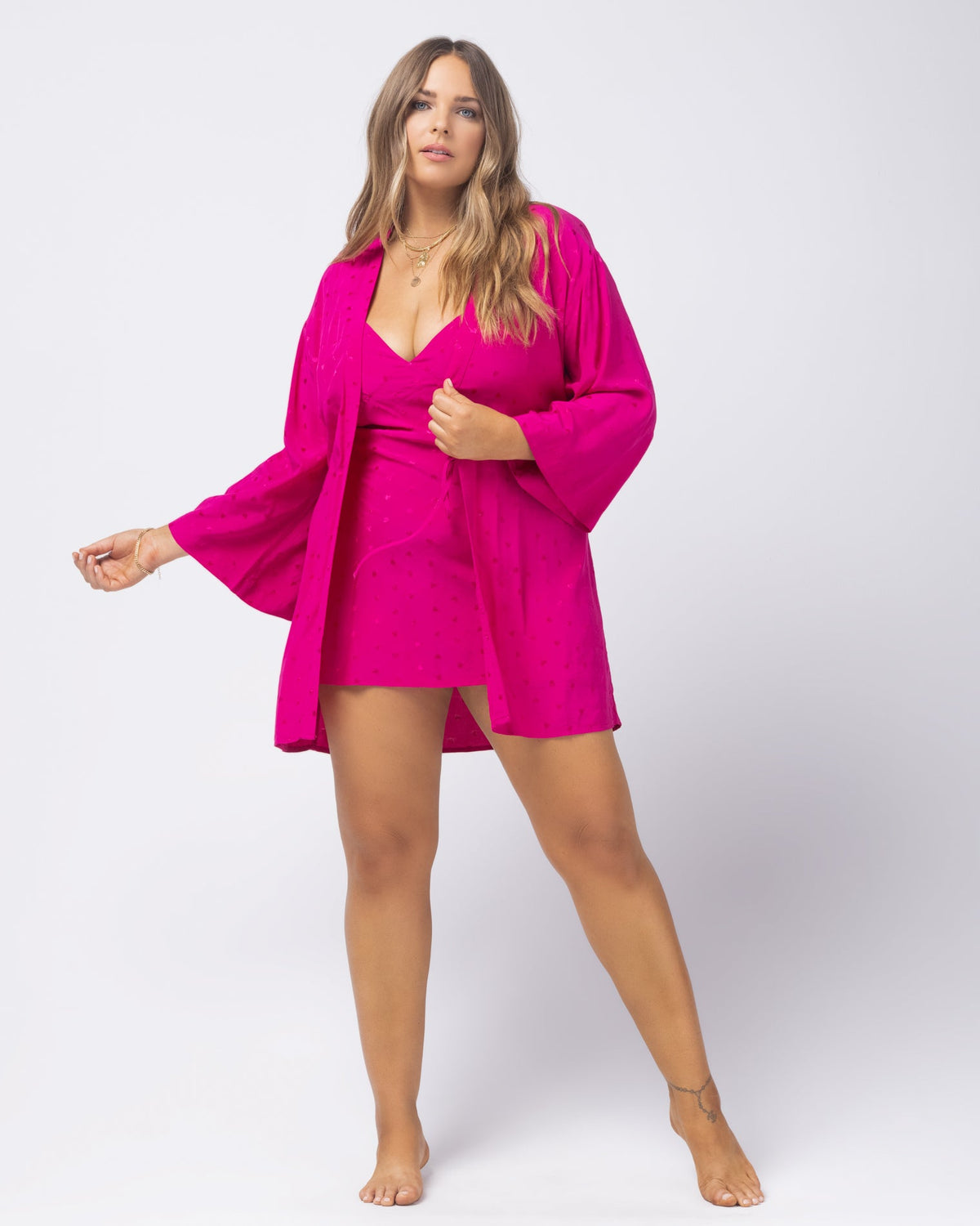 Moonlit Robe Bougainvillea | Model: Ali (size: XL)