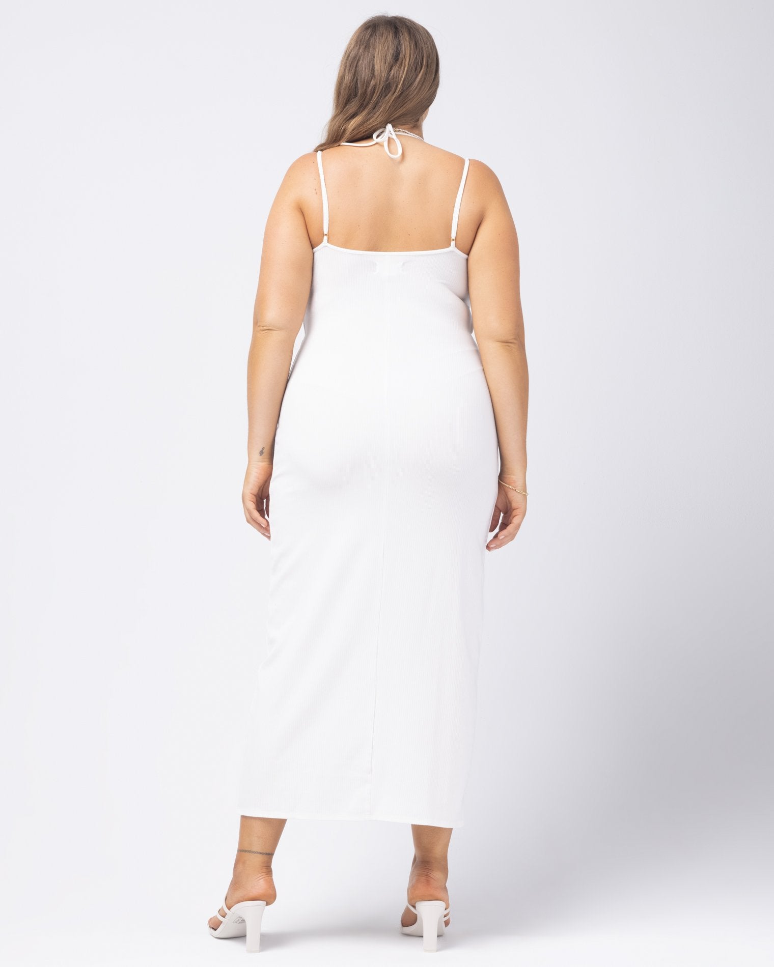 Naomi Dress Cream | Model: Ali (size: XL)