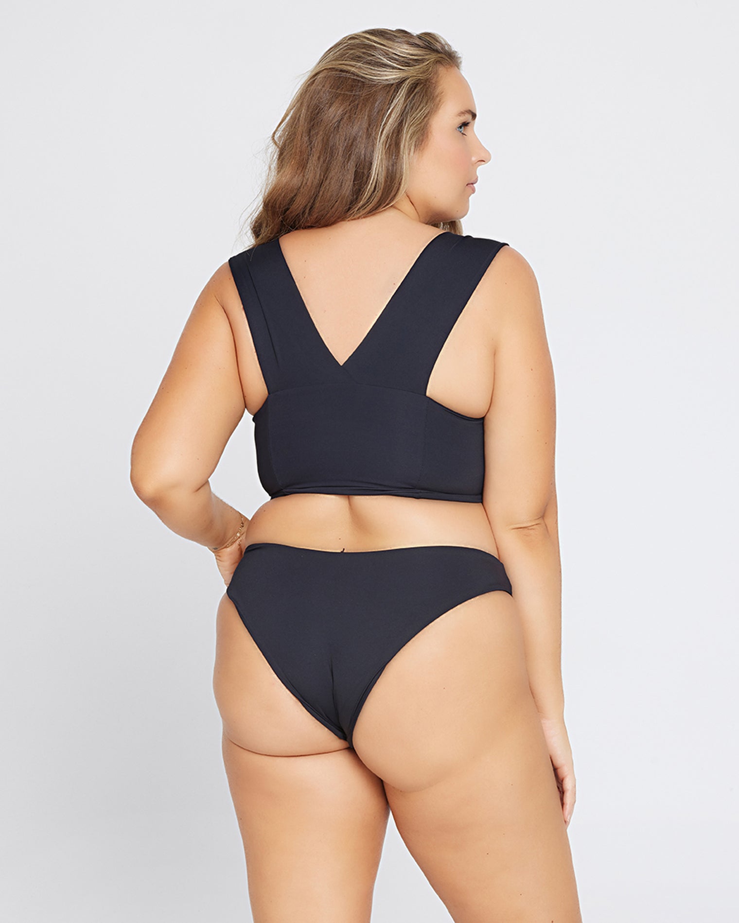 Sandy Bikini Bottom Black | Model: Ali (size: XL)