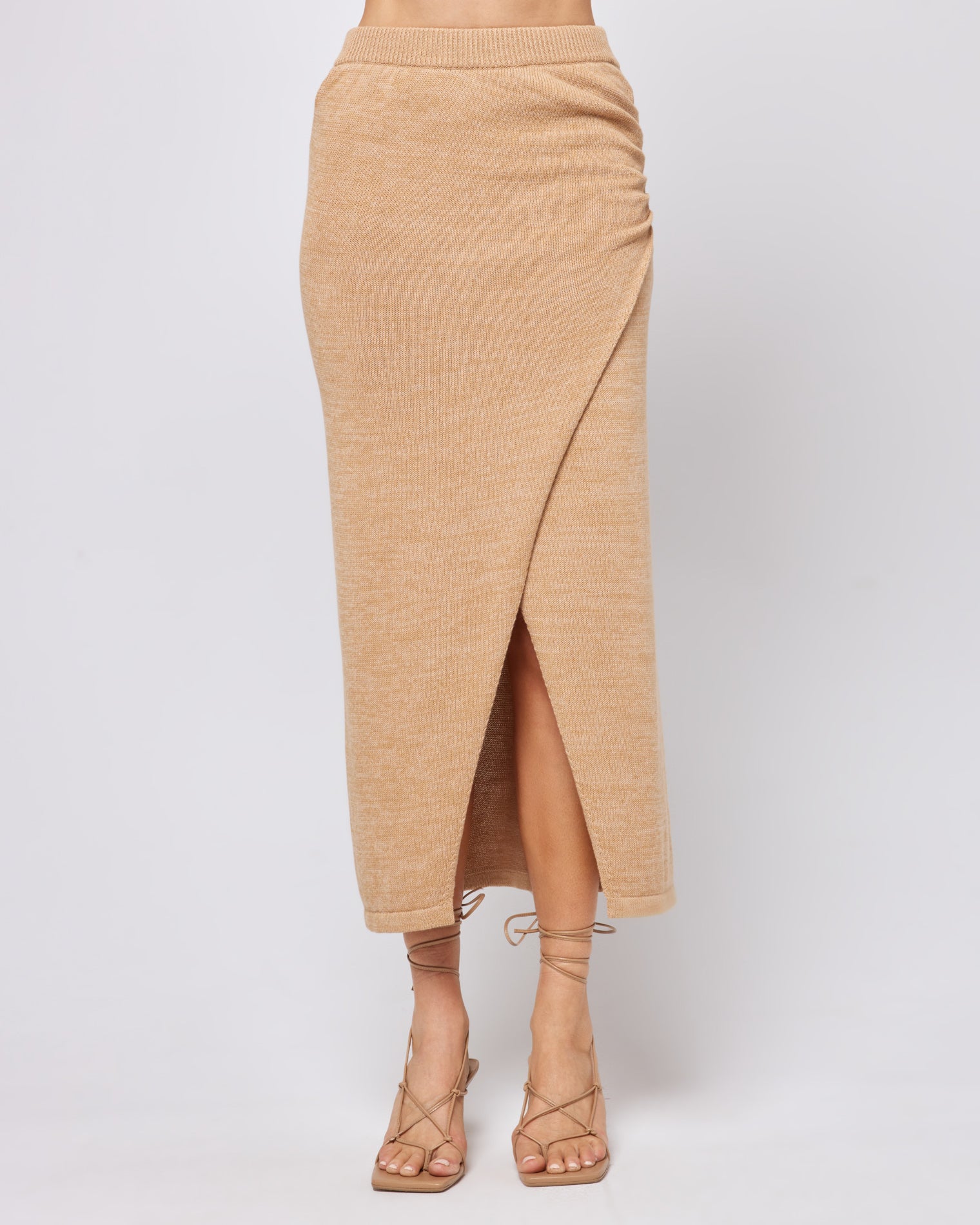 Siren Skirt Camel | Model: Lura (size: S)