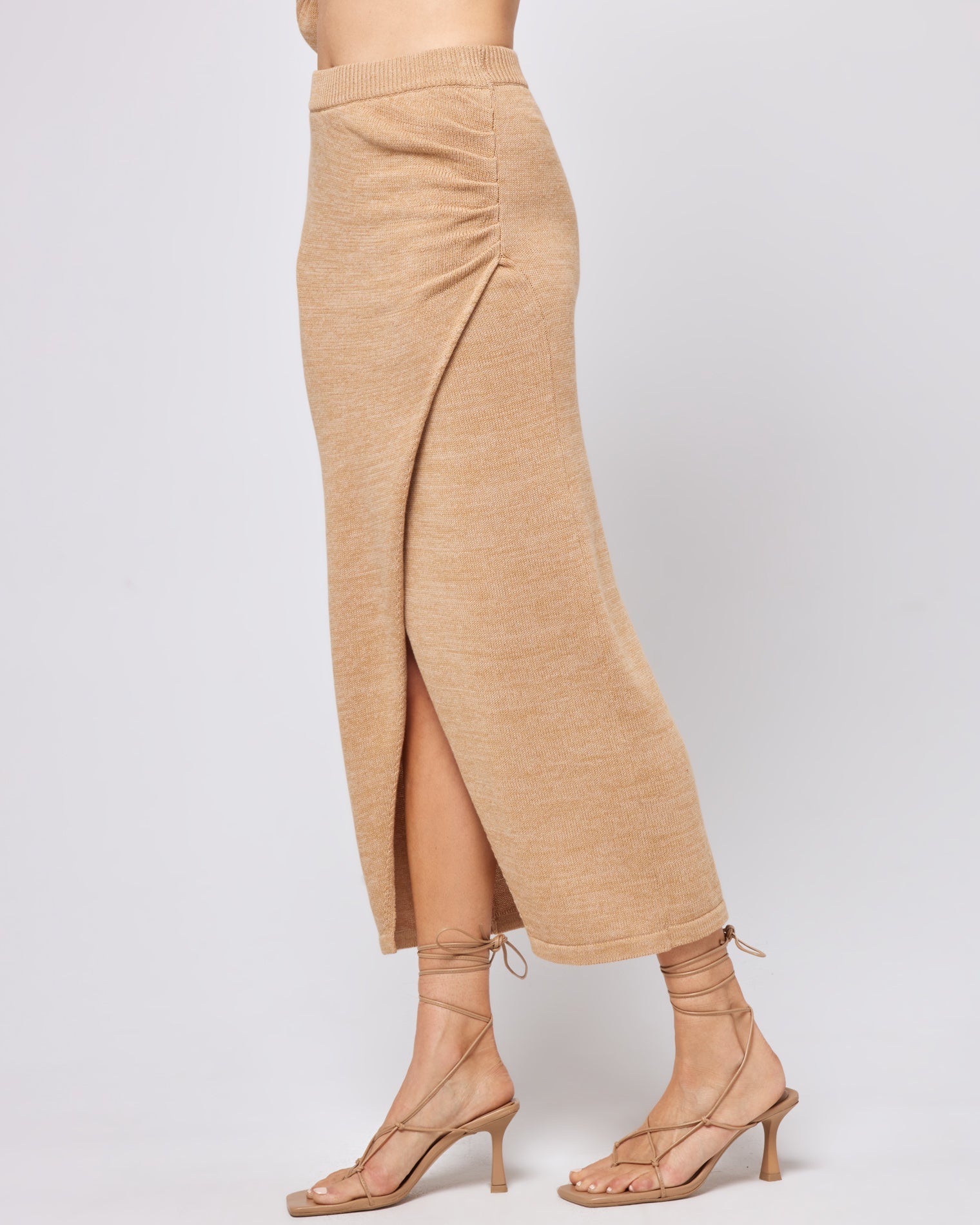 Siren Skirt Camel | Model: Lura (size: S)