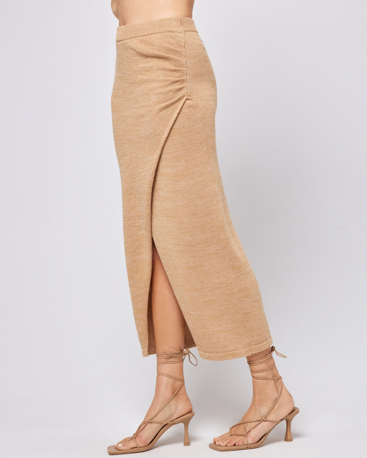 Siren Skirt Camel | Model: Lura (size: S)