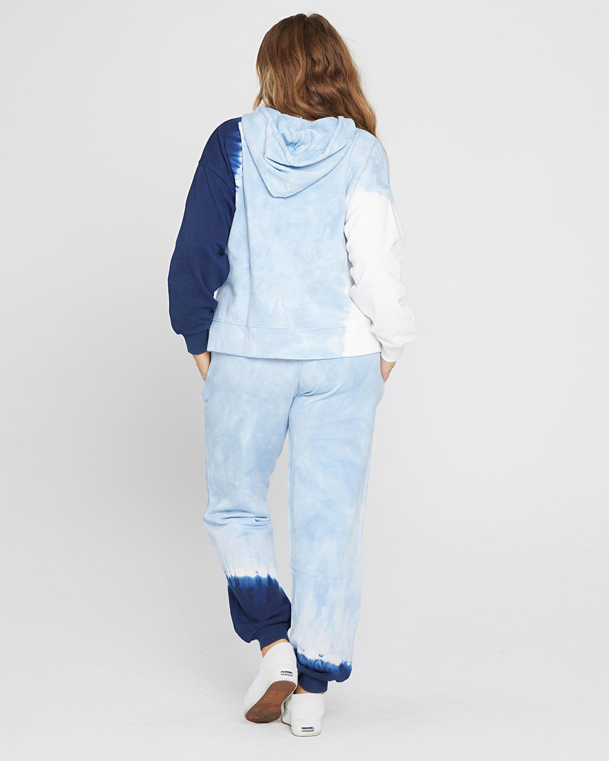 South Swell Tie Dye Pullover Hoodie Seven Seas | Model: Ali (size: XL)