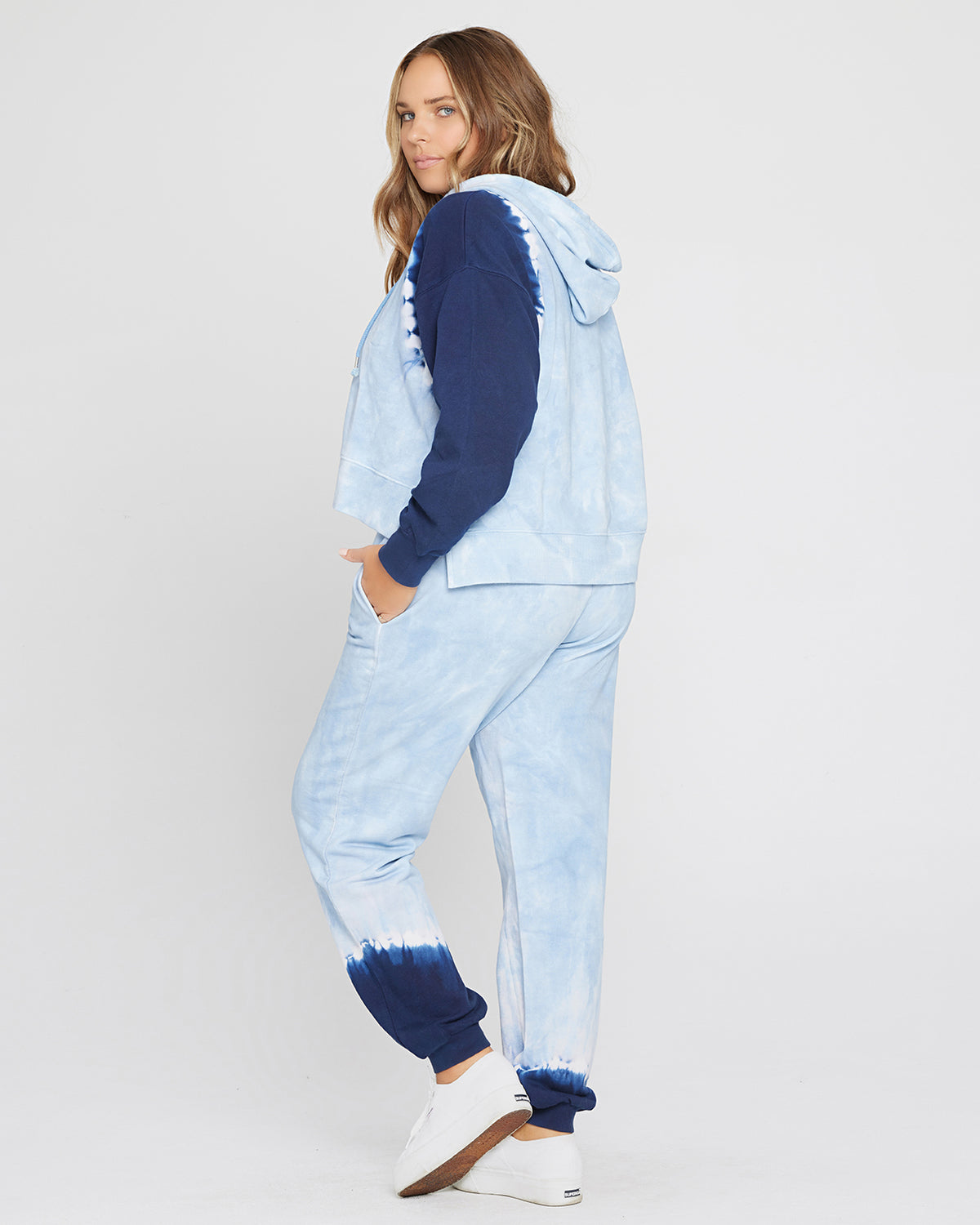 South Swell Tie Dye Pullover Hoodie Seven Seas | Model: Ali (size: XL)