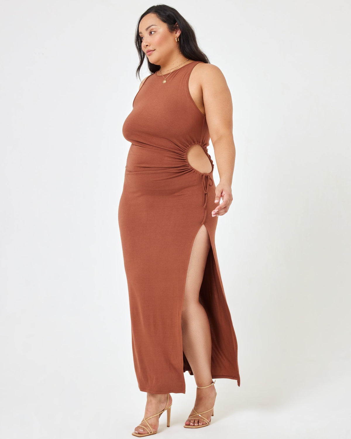 Tiana Dress Coffee | Model: Bianca (size: XL)